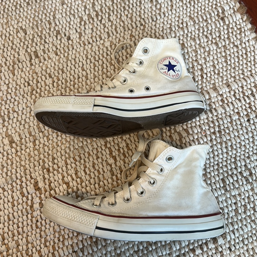 Off white converse women’s size 7